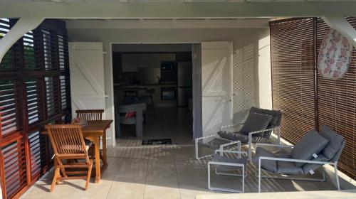 Αίθριο ή υπαίθριος χώρος στο Blue Garden A 2 pas des plages