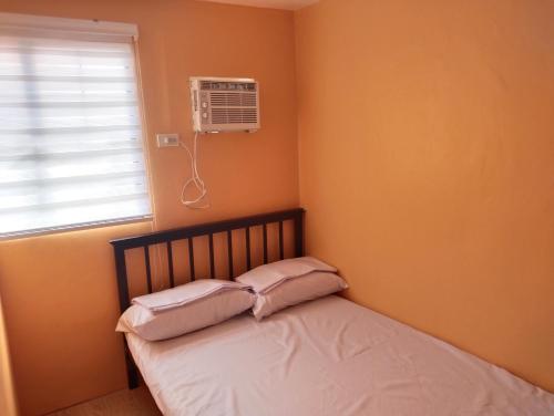 Ένα ή περισσότερα κρεβάτια σε δωμάτιο στο Jenevieve Transient House