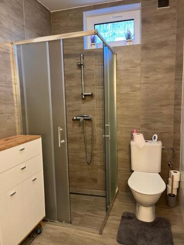 Koupelna v ubytování Chalupa u lesa