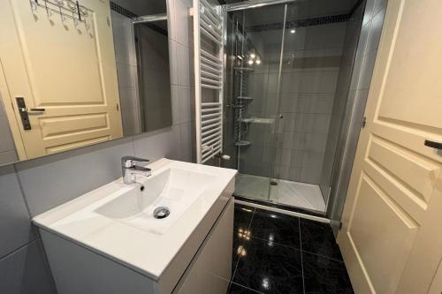 Koupelna v ubytování Résidence Beausoleil appartement 2