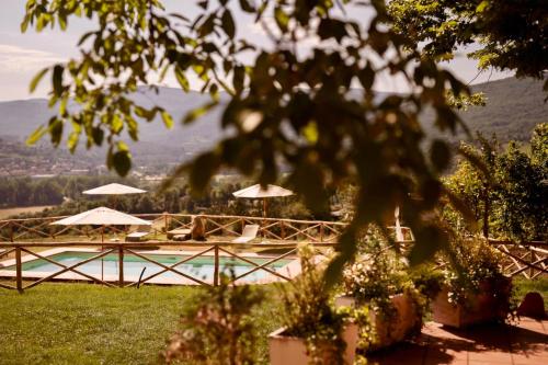 Nespecifikovaný výhled na hory nebo výhled na hory při pohledu z vily