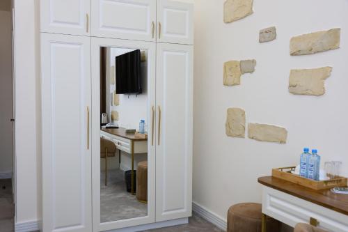 TV a/nebo společenská místnost v ubytování Ketrin Hotel Restaurant