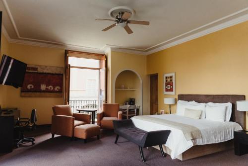 Ένα ή περισσότερα κρεβάτια σε δωμάτιο στο Gran Hotel de Querétaro