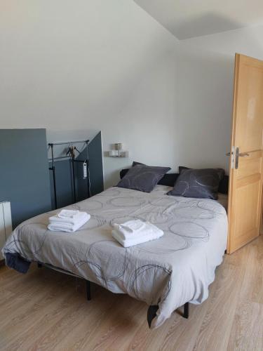 Postel nebo postele na pokoji v ubytování Chambre Magnolias