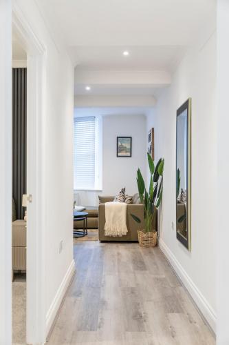 Stylish Central 3BR 2 En-suites Sleeps 6 photo 14