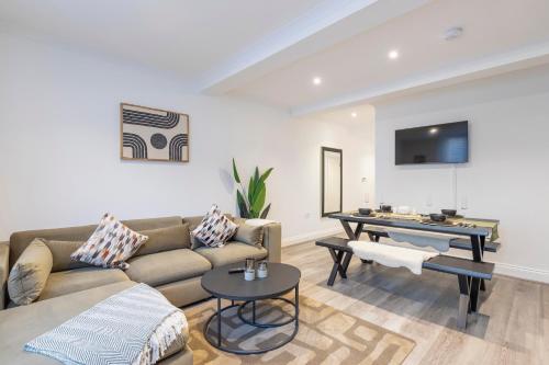 Stylish Central 3BR 2 En-suites Sleeps 6 photo 6