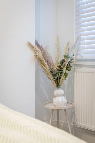 Stylish Central 3BR 2 En-suites Sleeps 6 photo 26