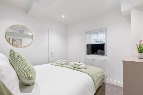 Stylish Central 3BR 2 En-suites Sleeps 6 photo 28