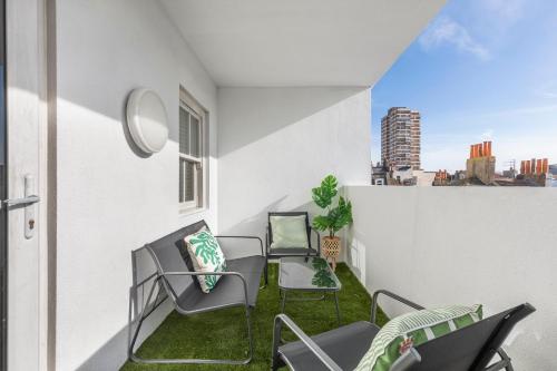 Stylish Central 3BR 2 En-suites Sleeps 6 photo 11