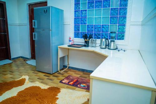 Η κουζίνα ή μικρή κουζίνα στο Spacious 4-Bedroom Apartment for families & groups