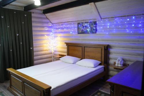 Postel nebo postele na pokoji v ubytování 10 km - Sweet Home