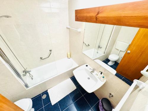 Koupelna v ubytování Studio Vila Nova