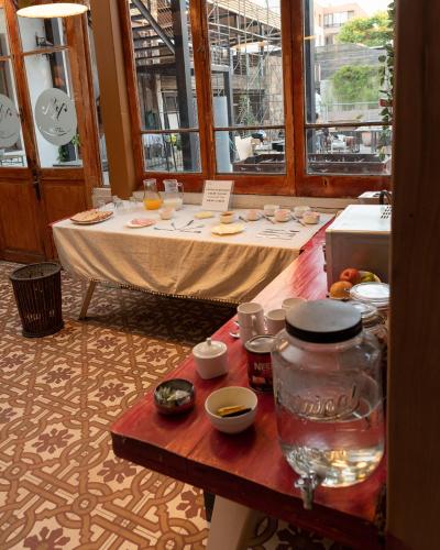 Jídlo v hostelu nebo okolí