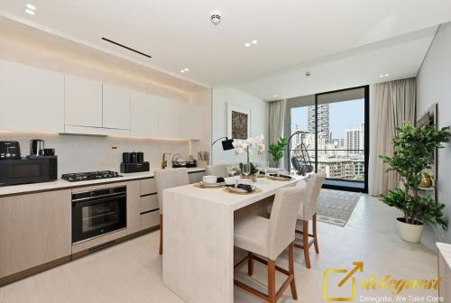 Bright 1BR Apartment in Binghatti Phoenix High-Floor Views