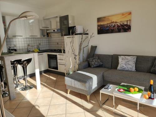 Kuchyň nebo kuchyňský kout v ubytování Appartamento Panoramico by Theater Home