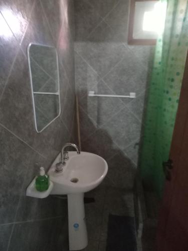 Ένα μπάνιο στο Cabañas Emilia