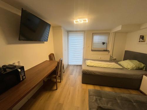 TV/trung tâm giải trí tại Souterrain-Apartment