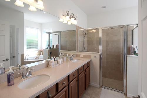 Ванная комната в Villa Milano Private Pool Home River Strand