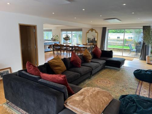 Posezení v ubytování Denmark House - 9 bed property with snooker room