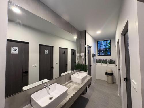 Ένα μπάνιο στο City Pause Hostel