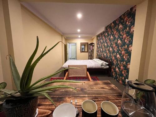 Postel nebo postele na pokoji v ubytování Big Traditional Room with Boudha Stupa View