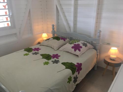 Ένα ή περισσότερα κρεβάτια σε δωμάτιο στο Villa Entre Ciel et Mer