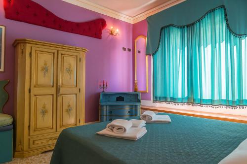 Ένα ή περισσότερα κρεβάτια σε δωμάτιο στο Hotiday Palermo Agostino