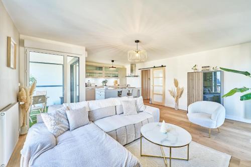 Кухня или мини-кухня в Astrolabe - 2 bedrooms - Cozy and new - Balcony
