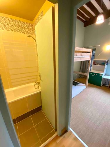 Le Verrerie with 2 bedrooms, Historic Center