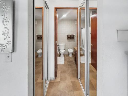 Ένα μπάνιο στο Sunny Rio Mar Escape With Balcony Beach n Pool