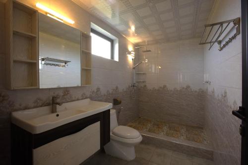 Ένα μπάνιο στο Serenity Cove - A Home Away From Home