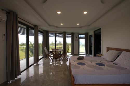 Ένα ή περισσότερα κρεβάτια σε δωμάτιο στο Serenity Cove - A Home Away From Home