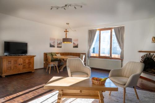 TV a/nebo společenská místnost v ubytování Hornweg Suites