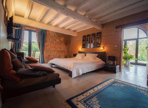 Ένα ή περισσότερα κρεβάτια σε δωμάτιο στο Domaine La Baronne