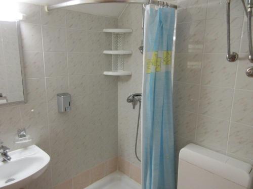 Bilik mandi di Apartment Klas