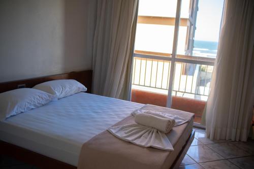 Ένα ή περισσότερα κρεβάτια σε δωμάτιο στο Atlântico Sul Renascença Hotel