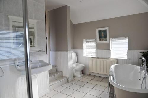 Et badeværelse på On The Dunes - Royal Portrush