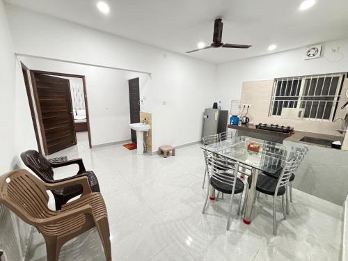 Η κουζίνα ή μικρή κουζίνα στο Hoppin Homestay