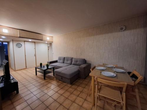 Χώρος καθιστικού στο Séjour tout confort, metro 8 station les Juliottes à 7 min, à 20 min de Paris