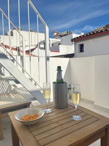 Fabulous 2 bed-townhouse with large rooftop!