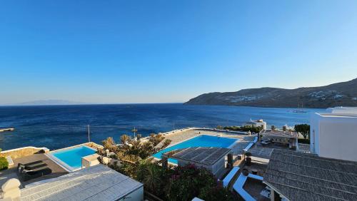 an aerial view of a house with a view of the ocean at Villa Spika with seaview and shared pool in Kalo Livadi