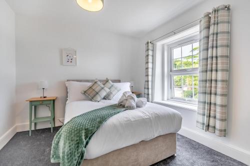 En eller flere senge i et værelse på 3 Bed in Holcombe oc-m32739