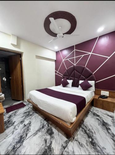 Postel nebo postele na pokoji v ubytování HOTEl RR LUXURY