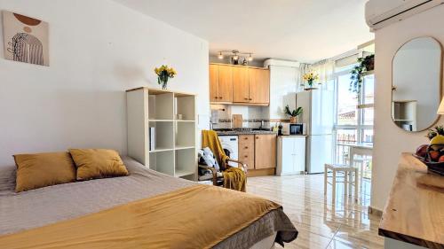 Seaview Studio in Benalmádena right by the beach