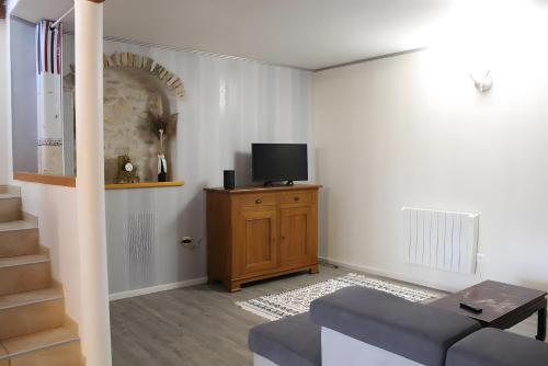 TV a/nebo společenská místnost v ubytování La Demeure Ferralaise