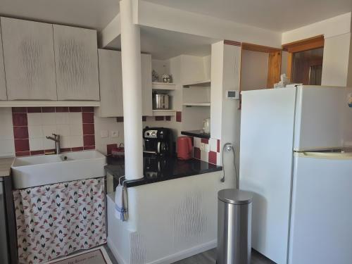 Kuchyň nebo kuchyňský kout v ubytování La Demeure Ferralaise