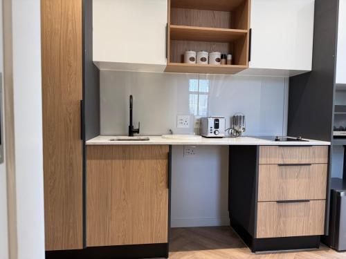 Imagen de la galería de Modern and Spacious studio Wi-Fi Near Canal walk, en Ciudad del Cabo