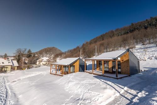 Okno na Raj Domki całoroczne om vinteren