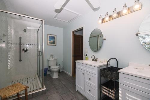 Phòng tắm tại 907 Shelter Cove