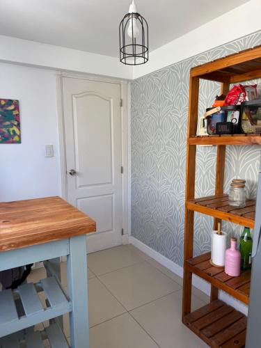 Η κουζίνα ή μικρή κουζίνα στο Departamento 3 amb zona Güemes con cochera cubierta